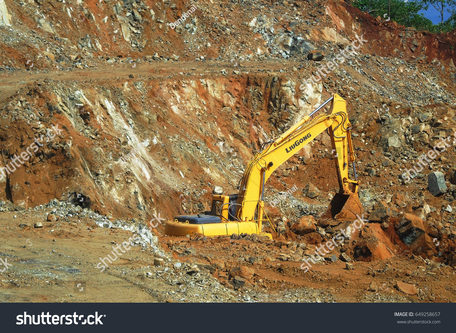 stock-photo-next-to-lake-izabal-guatemala-march-excavator-liugong-digging-and-mixing-laterite-649258657